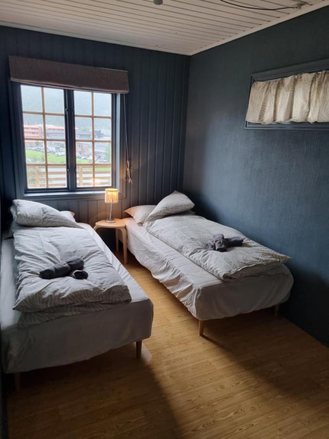 Stor Leilighet Med 4 Senger Sentralt I Forde 外观 照片