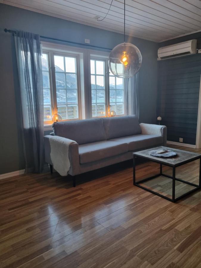 Stor Leilighet Med 4 Senger Sentralt I Forde 外观 照片